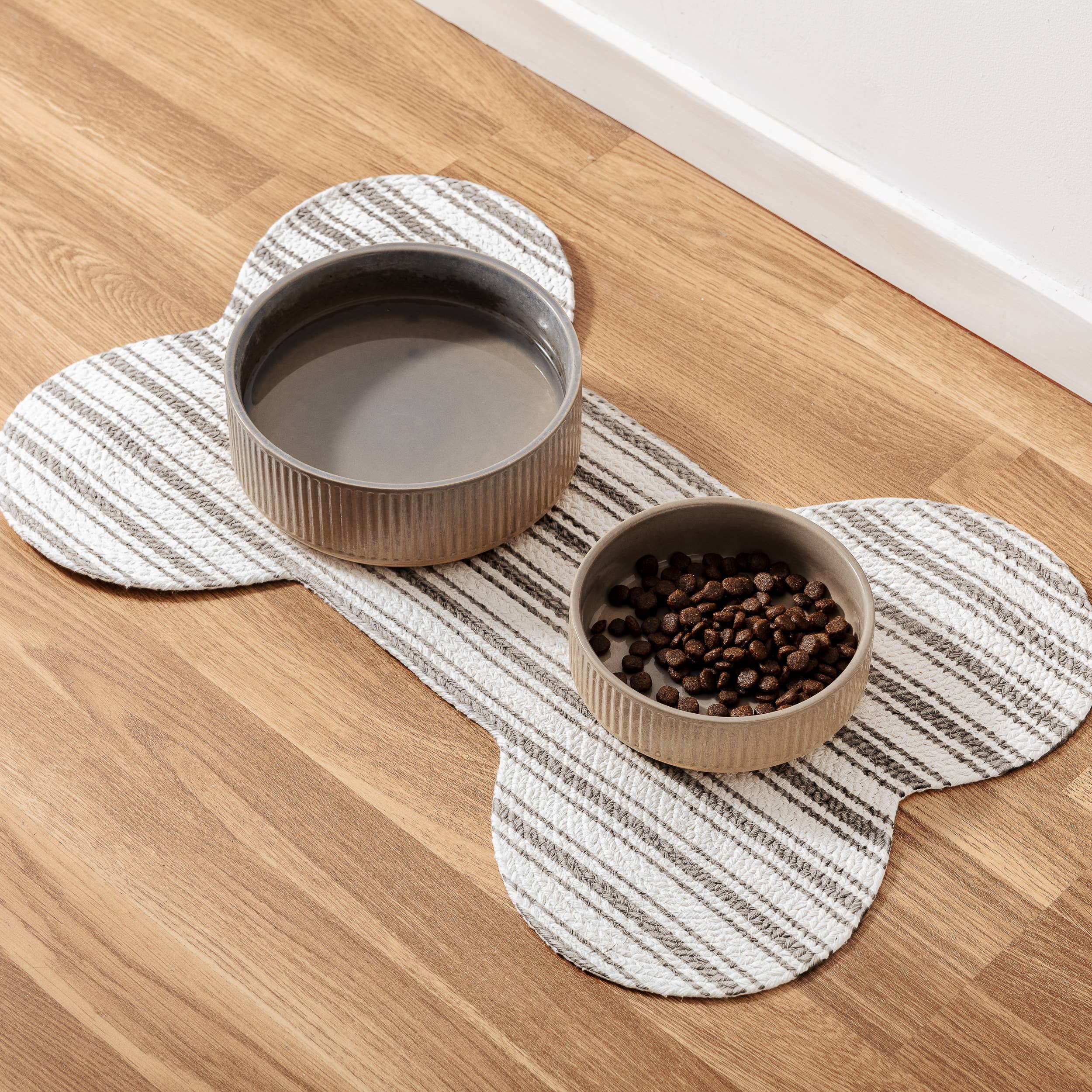 Hampton Pet Placemat - Stylish and Chic: Grey